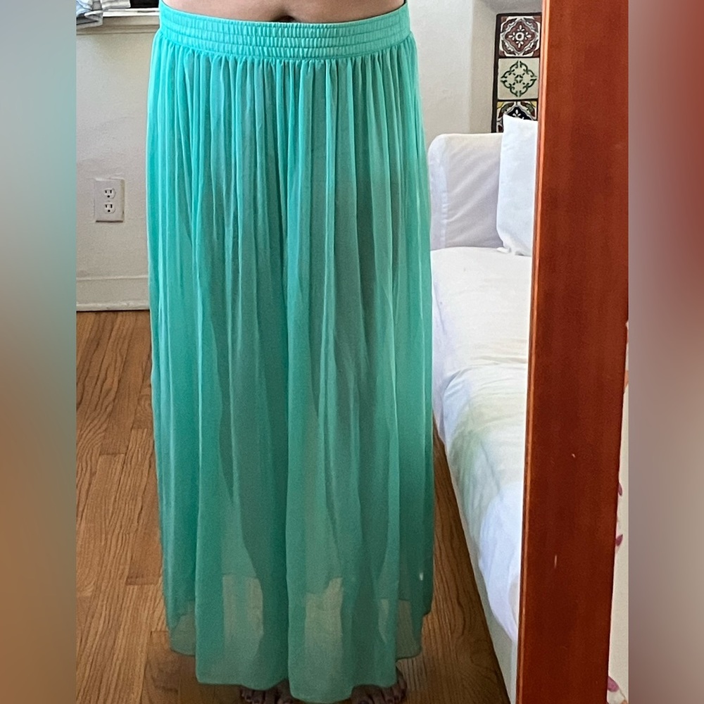American Apparel Chiffon skirt. Size: XS/ S Color: Mint light green